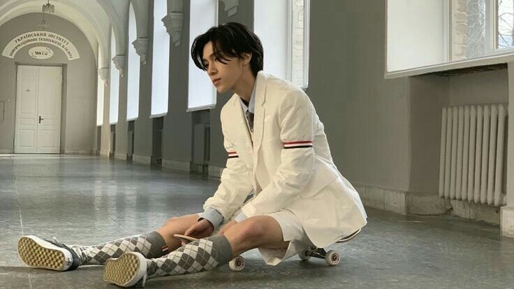 Hendery the Con Man- he persuades the target to trust him- you can't even tell if he's lying or not- very very tricky- sometimes works together with the gambler- takes money from the target easily - he also gather informations