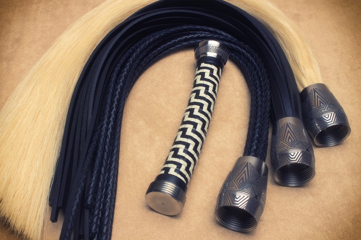 BDSMattributes's tweet photo. Whitetail Dragon, the interchangeable floggers set to contemplate the possibility of a complete spanking session.

#interchangeableflogger #interchangeablefloggerset #bdsmattributes #bdsmgear #bdsmtools #leatherflogger #bdsmwhip https://t.co/UlUxAyO3DJ https://t.co/5F1qCpQ2xG