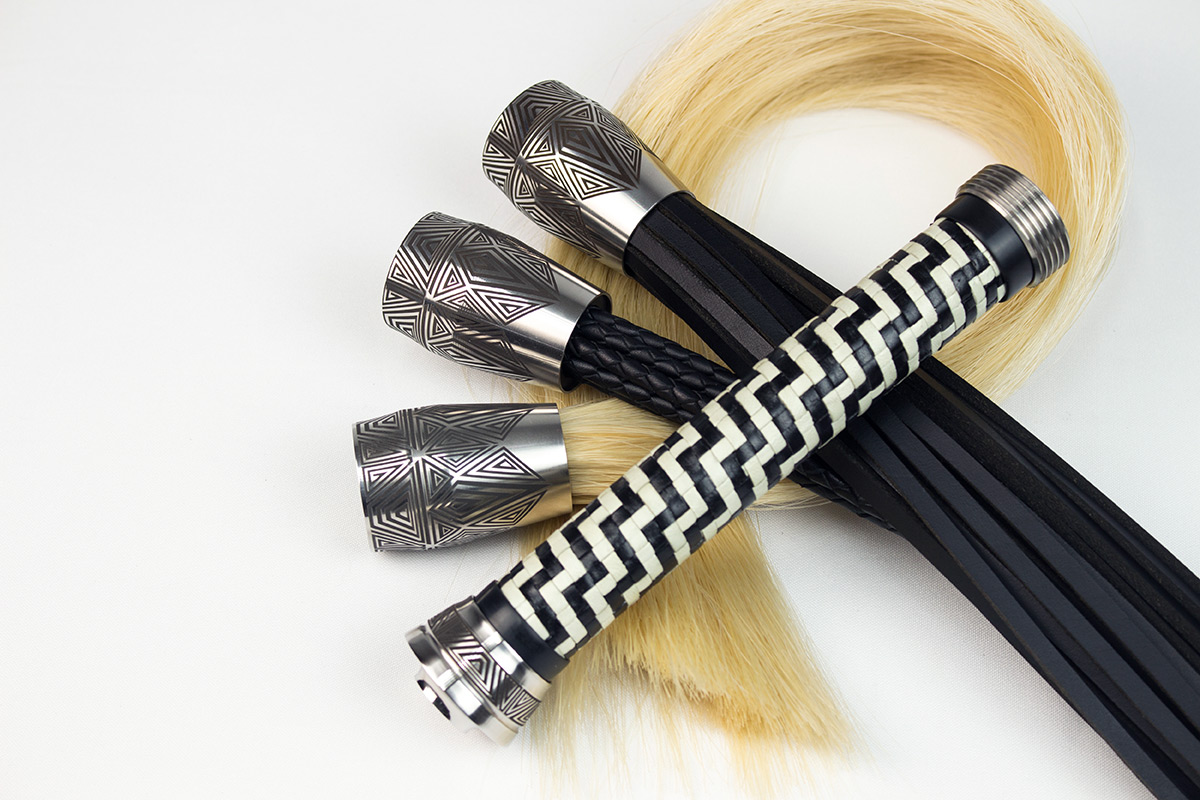 BDSMattributes's tweet photo. Whitetail Dragon, the interchangeable floggers set to contemplate the possibility of a complete spanking session.

#interchangeableflogger #interchangeablefloggerset #bdsmattributes #bdsmgear #bdsmtools #leatherflogger #bdsmwhip https://t.co/UlUxAyO3DJ https://t.co/5F1qCpQ2xG