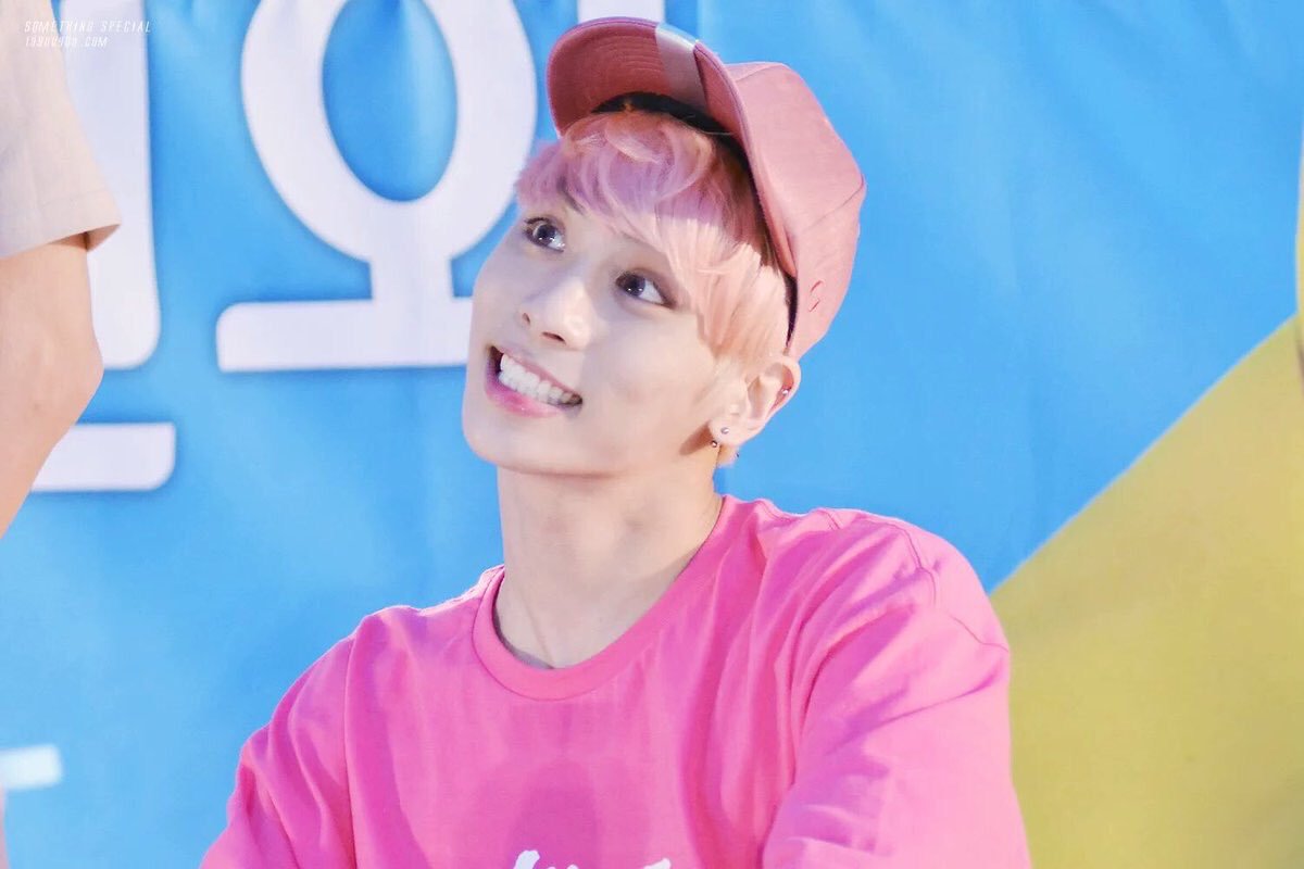 looking at your warms smiles makes me happy  #4월의_종현이는_언제나_빛이나 #happyjonghyunday