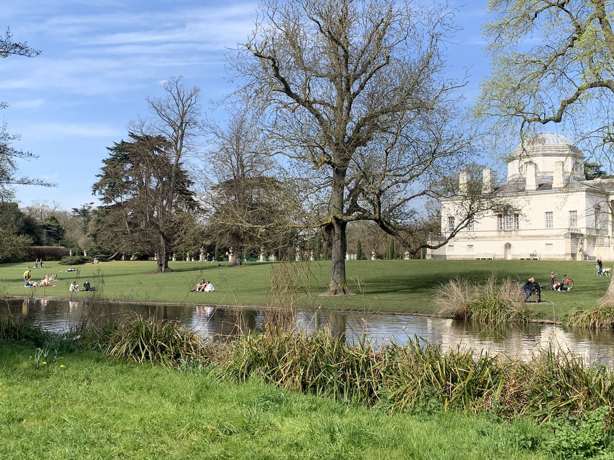 OuterActive1's tweet photo. This is not acceptable- the number of people sunbathing and picnic-ing in parks. Our poor #PrimeMinister is in IC and people don’t have the decency to adhere to the rules he put in place to keep us safe 😡 https://t.co/uIYRxOEtSs