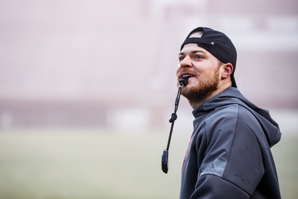 HailStateFB's tweet photo. Happy Birthday to the 𝗚𝗢𝗔𝗧, Coach @TysonBrown_!

#HailState🐶 https://t.co/b7Pyst9rNk