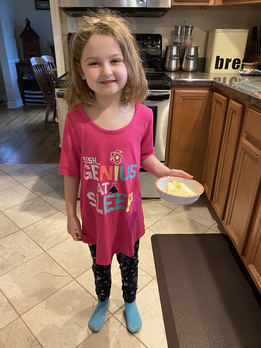 MrsGeis_efhs's tweet photo. Breakfast with my favorite girl every morning! #EFSilverLining https://t.co/3G6Us22Y7F