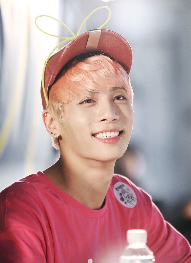 his precious smile makes your heart warmer right?  #4월의_종현이는_언제나_빛이나 #happyjonghyunday