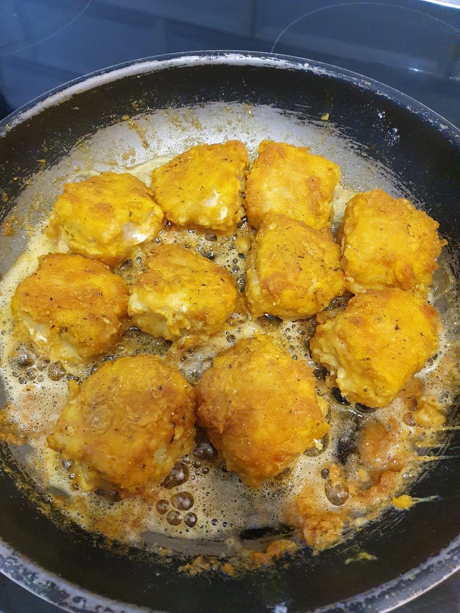 EngelRen1's tweet photo. #pickledfishchallenge you show me yours, I will show u mine. The taste of the #pickledfish is dependent on the pan u use. #vanniekaap @_vanniekaap #CapeTown #picklefish #Easter2020 #EasterAtHome https://t.co/pkifjTtkp8