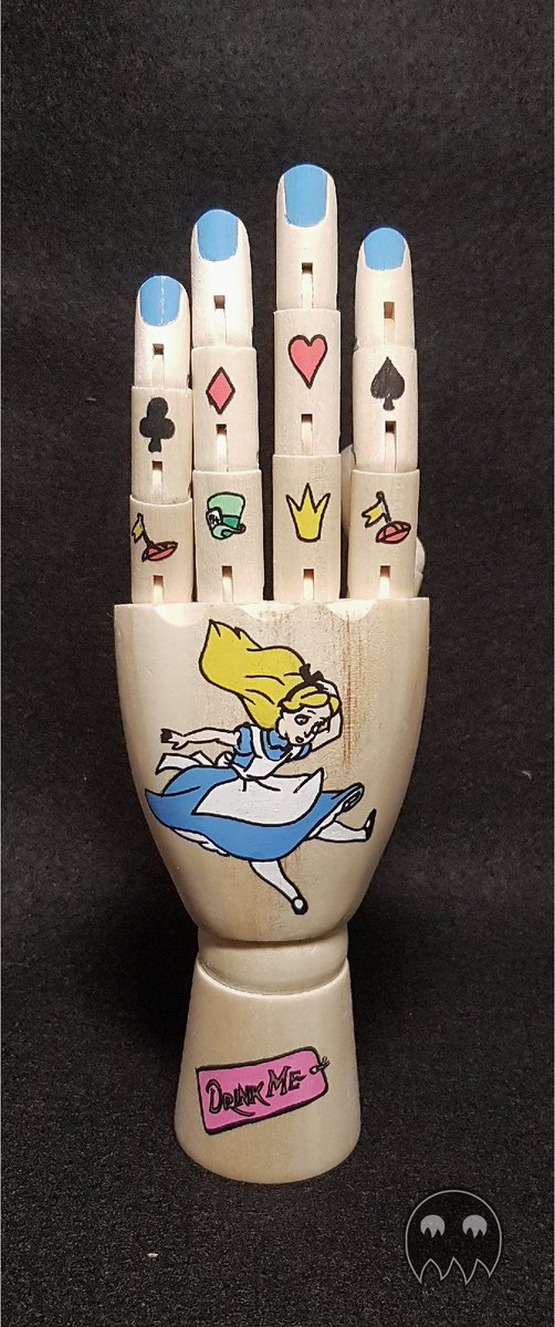 first finished hand of the year was an alice in wonderland themed one :)