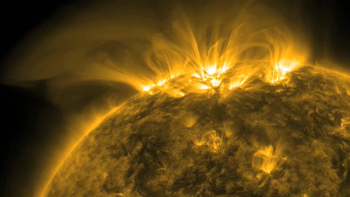 maximaxoo's tweet photo. #Space: researchers provide new clue to #solar #CoronalHeating problem (why is the #corona is a million degrees #hot when the surface is only about 6000°C)
► https://t.co/tsLoM3ZVEF via @physorg_com https://t.co/2wuHhaIHBN