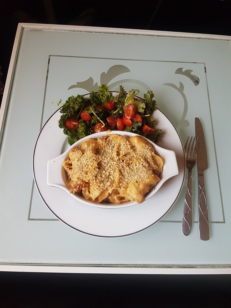 Quarantine cuisineLunchOne pot bacon Mac n Cheese topped with panko breadcrumbs with a Kale and cherry tomato side salad