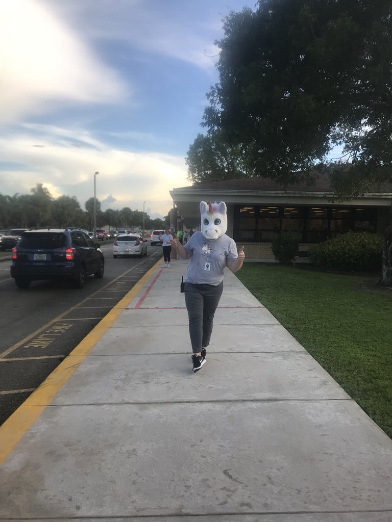 Golembe1Steph's tweet photo. Because no one can rock our Mascot quite like our @APPrincipalWPES  can! Happy AP week Ms. Blue! #APWeek2020 🦄🦄🦄🦄🦄🦄🦄 https://t.co/Dqdo7n7SLN