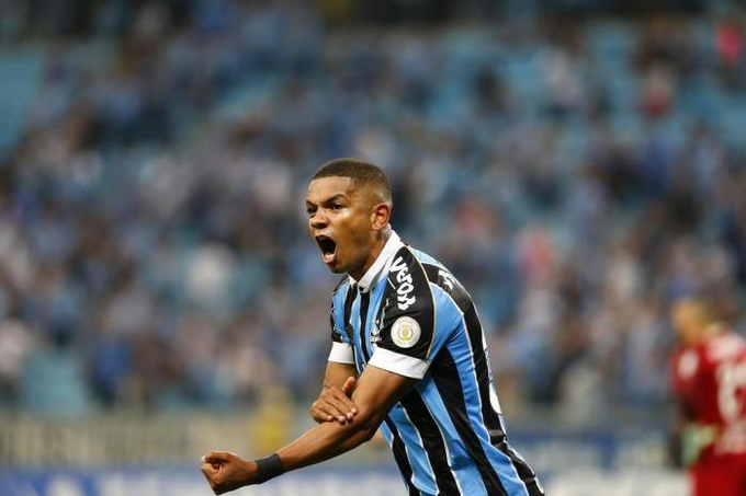 GuaraniCBFM's tweet photo. Primeira contração acertada para a próxima temporada foi a do zagueiro David Braz vindo do Grêmio! Seja bem vindo ao maior verdão do Brasil!
#avantemeubugre #fm #fmon #FM20 #AquiéGuarani #Guarani https://t.co/HgD7SemFTq