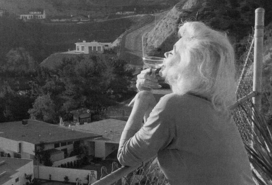 marilyn stayed in mexico for a nearly a year then in canada briefly she hated it btw, then she returned to mexico again but changed her house bc she noticed stuff were missing, she went hysterical and feared for her life like no other time before