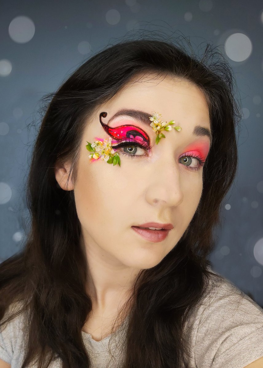 kinga_strzalka's tweet photo. #spingmakeup #MakeFlash_Flash #makijaz #blogurodowy #nowinkikosmetyczne #spring #wiosna https://t.co/p6qQYNRWZ3