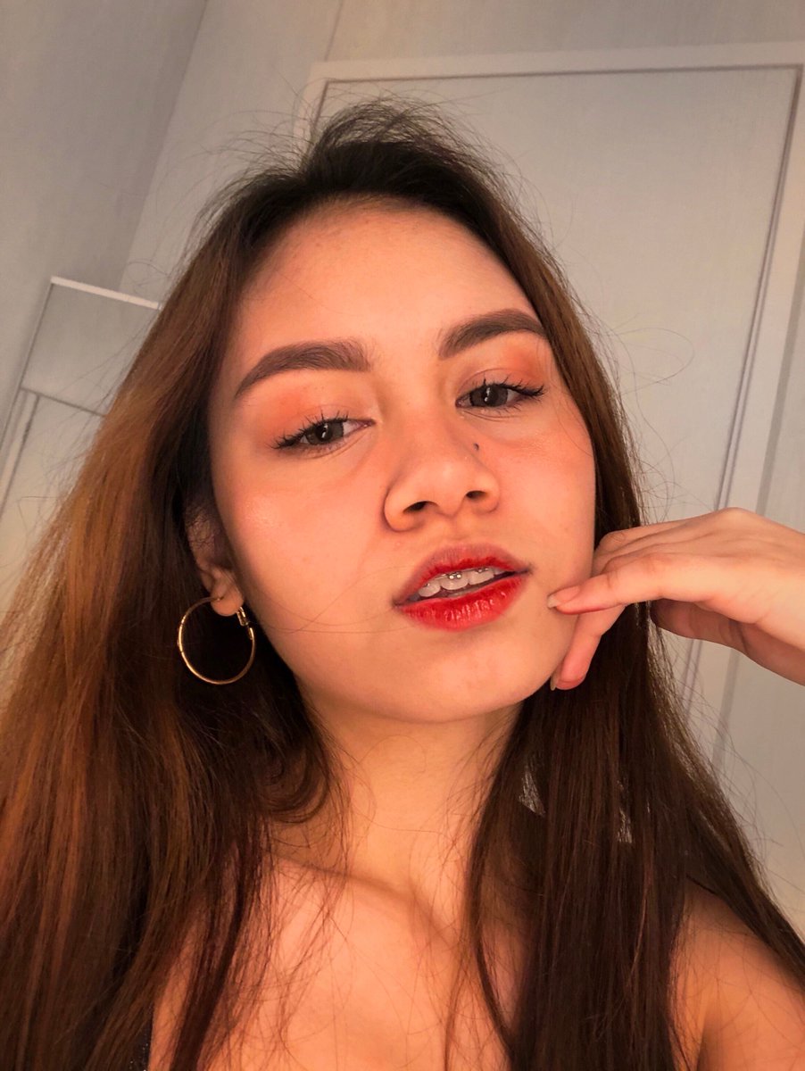 popgirlys's tweet photo. welcome to the messy hair club🤷🏻‍♀️

#BLINKSelcaDay
@ygofficialblink https://t.co/GlB3Ilkxb6