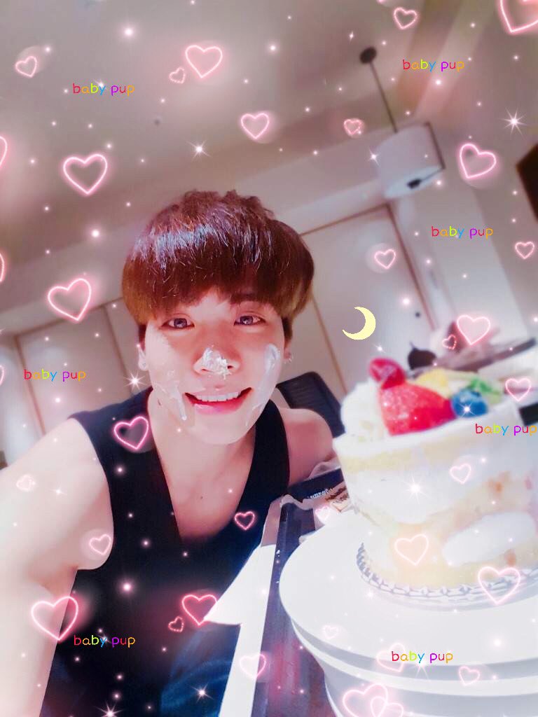 jjongieluvrs's tweet photo. 🎂
happy birthday to our beautiful moon who shines brighter than anyone <3
don’t forget that he loves you more than you know, and we love him just as much. 💖
#HappyJonghyunDay
#HappyBlingDay
#31YearsOfJONGHYUN
#종현아_덕분에_내_평생이_따뜻해
#영원한_우리의_봄_종현아_생일축하해 https://t.co/KbC6CdulQ3