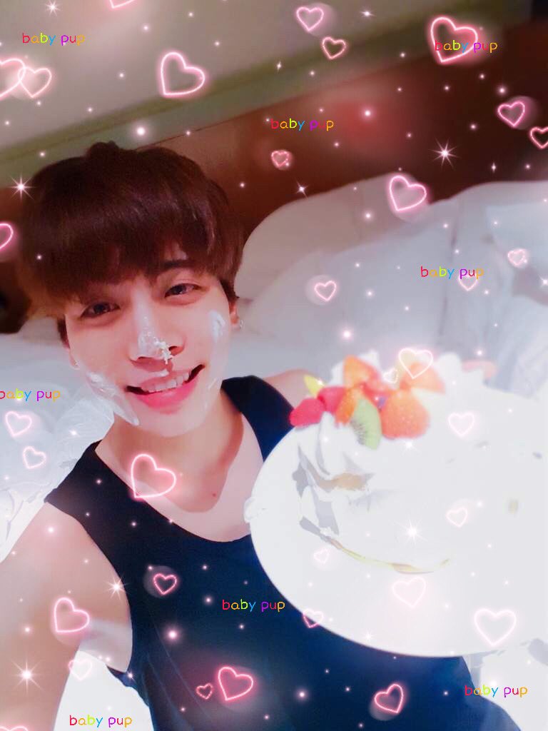 jjongieluvrs's tweet photo. 🎂
happy birthday to our beautiful moon who shines brighter than anyone <3
don’t forget that he loves you more than you know, and we love him just as much. 💖
#HappyJonghyunDay
#HappyBlingDay
#31YearsOfJONGHYUN
#종현아_덕분에_내_평생이_따뜻해
#영원한_우리의_봄_종현아_생일축하해 https://t.co/KbC6CdulQ3