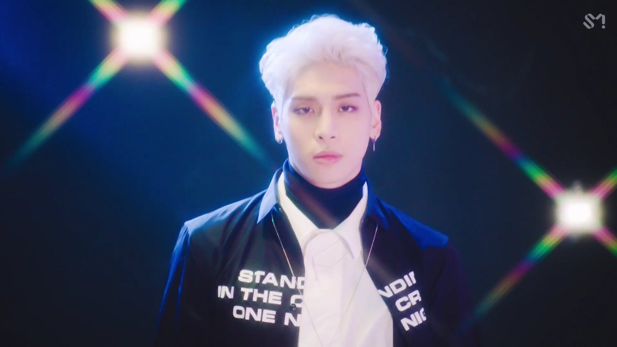 "sometimes the only reason why you won't let go of what's making you sad is because it was the only thing that made you happy" 

Happy Birthday Kim Jonghyun 

#사랑을_달빛에담아_종현이에게
#종현이에게사랑만
#HappyJonghyunDay
#HappyBlingDay
#31YearsOfJONGHYUN
