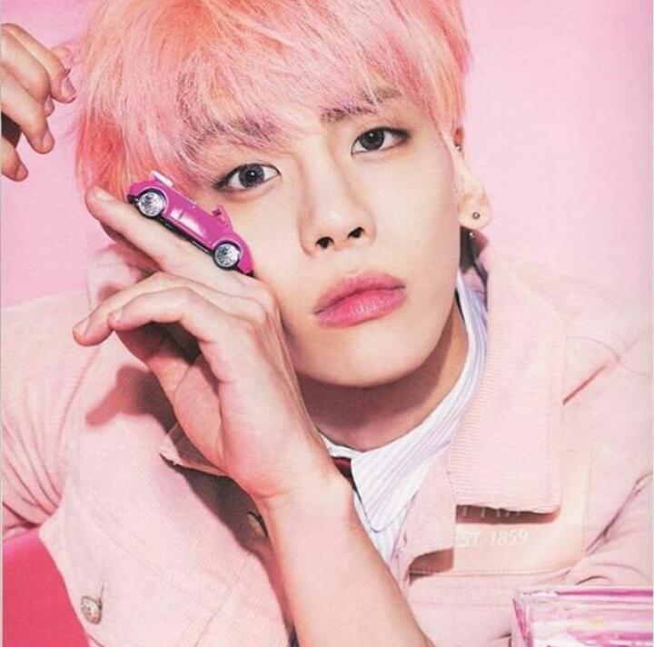 1. when he showed up with pink hair and delievered both looks and bops! all of my friends (and exfriends) know how much i loved his pink hair and everything about the she is era!