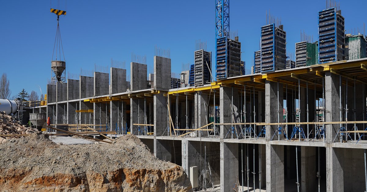 VariantFactory's tweet image. The work is very difficult in quarantine time! But we try to fulfill all our obligations to supply equipment for all our partners. SKY AVENUE - Kyiv! People should receive their flat in time.
#formwork #construction #scaffolding #concrete