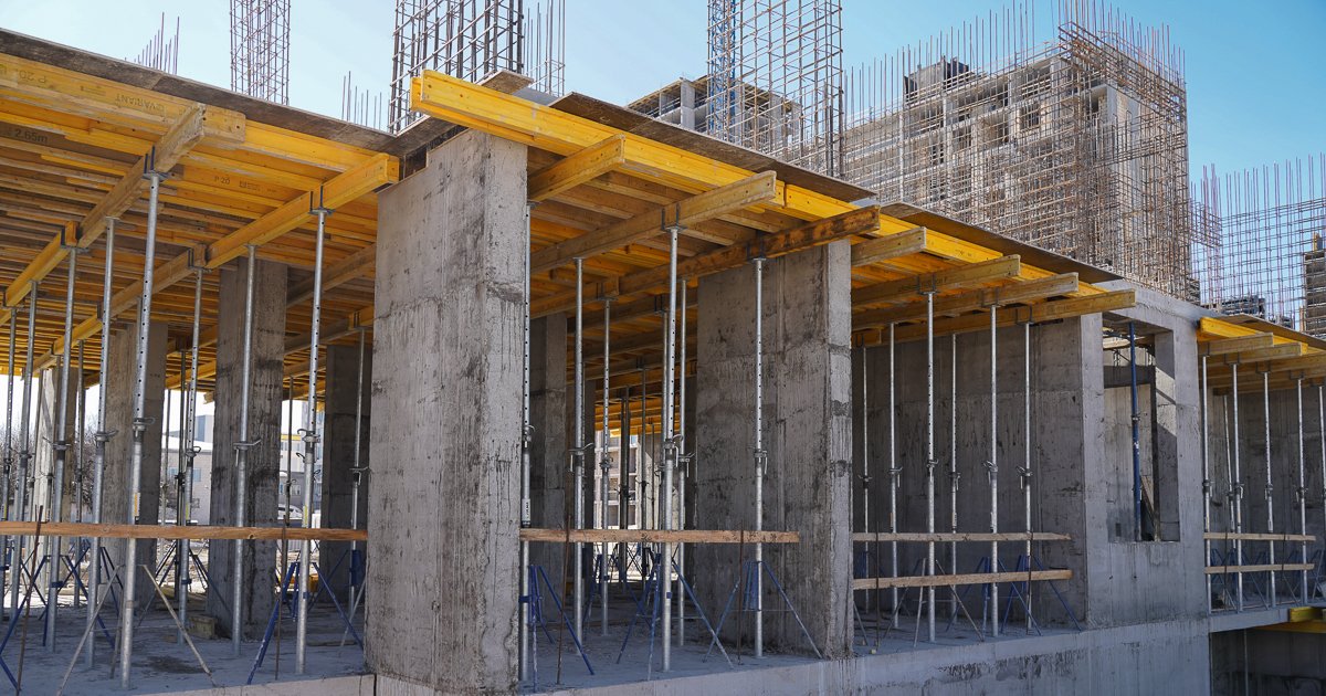 VariantFactory's tweet image. The work is very difficult in quarantine time! But we try to fulfill all our obligations to supply equipment for all our partners. SKY AVENUE - Kyiv! People should receive their flat in time.
#formwork #construction #scaffolding #concrete