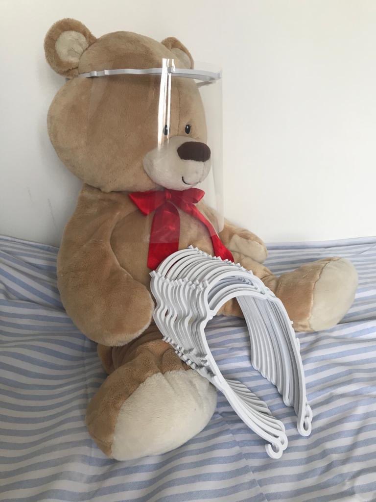 N3DPS's tweet image. Ted is helping with the quality control of our Visors. If they meet his high standards, they will get sent off down our distribution network to be sanitised and then delivered to NHS staff.
Donate and find out more here: justgiving.com/campaign/N3DPS
#n3dps #National3DPrintingSociety