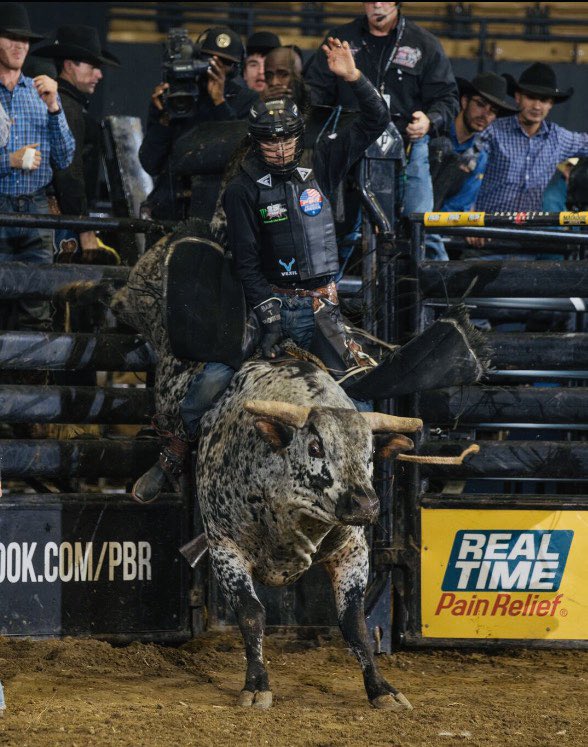 Be Strong and Courageous Joshua 1:9
📸 andresilvaphoto 
<a href="/vexilbrand/">VEXIL BRAND</a> @tcbwellnesstx <a href="/bar_t_boutique/">Bar T Boutique</a> @traves_911landscaping @gonzaleshatcompany @dennisdavisbuckingbulls 
#graybuckingbulls #nevergiveup
#godisgood #blessed #liveforhim