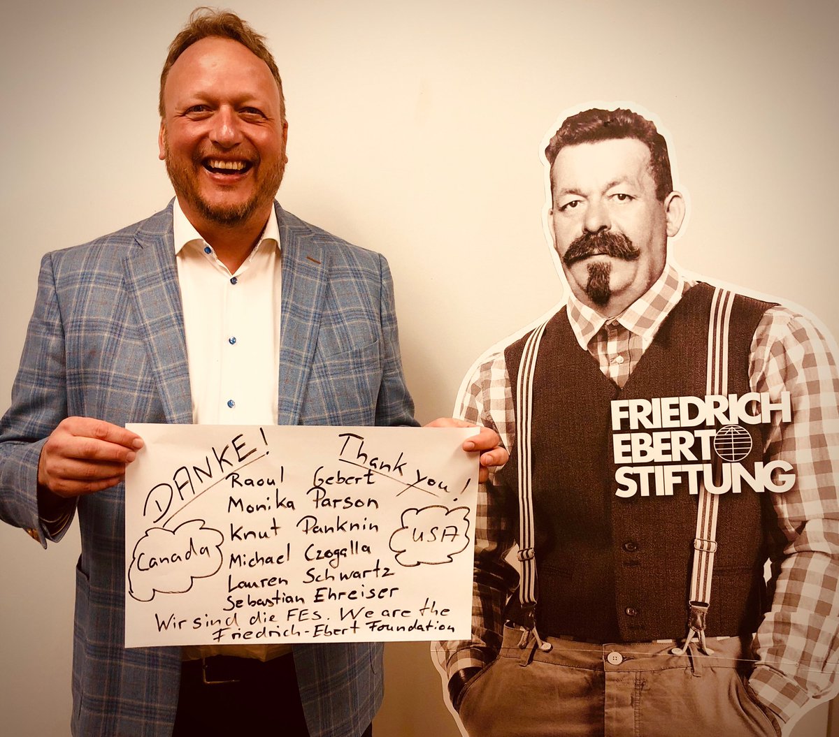 knut_dethlefsen's tweet photo. #WeareFES Ich bin dankbar Teil des Teams @FES_DC zu sein. Habt Dank für Eure Kreativität, Euren Einsatz für den transatlantischen Dialog und Soziale Demokratie. Wir werden gemeinsam diese Krise überwinden. Die Welt gestalten ist wichtiger denn je, denn sie ist aus dem Lot https://t.co/6oNUeW62UV