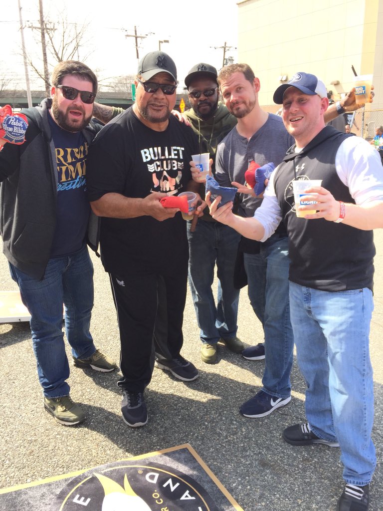 Gotta_Tweet_'s tweet image. A year ago today I had an absolute blast @BulletClubBP  I got to throw bags with Haku, meet the amazing @BrittniSacco , eat some delicious @JimmysSeafood and somehow managed to get sunburnt in chilly Northeast April weather.  #BCBP #BulletClub #WrestleMania #WrestleMania35 #NJPW