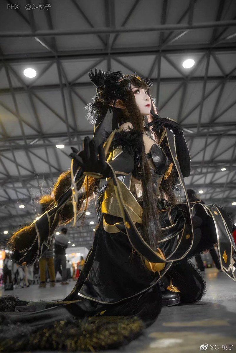 XIAYEYee's tweet photo. #cp25#
#cp25返图#
#上海comicup魔都同人祭#
#fgo##女帝# 

出镜：@夏邪Yee 
PHX： @C- 桃子
官方: ​@Comicup魔都囧猫娘 https://t.co/kp6rq7dbRf