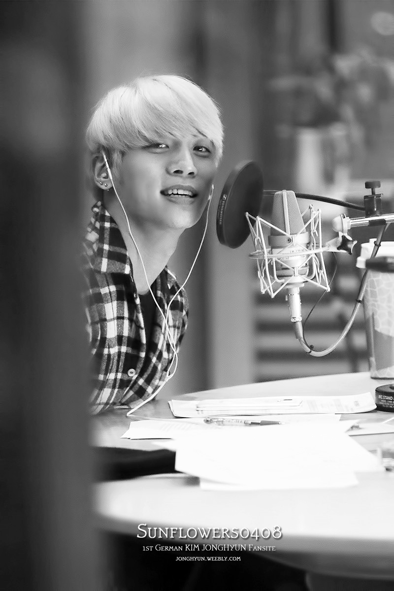 sunflowers0408's tweet photo. #HappyJonghyunDay #HappyBlingDay
#종현아생일축하해 #4월의_종현이는_언제나_빛이나  많이 보고싶다 ❤️ https://t.co/0F3FUBaVNj