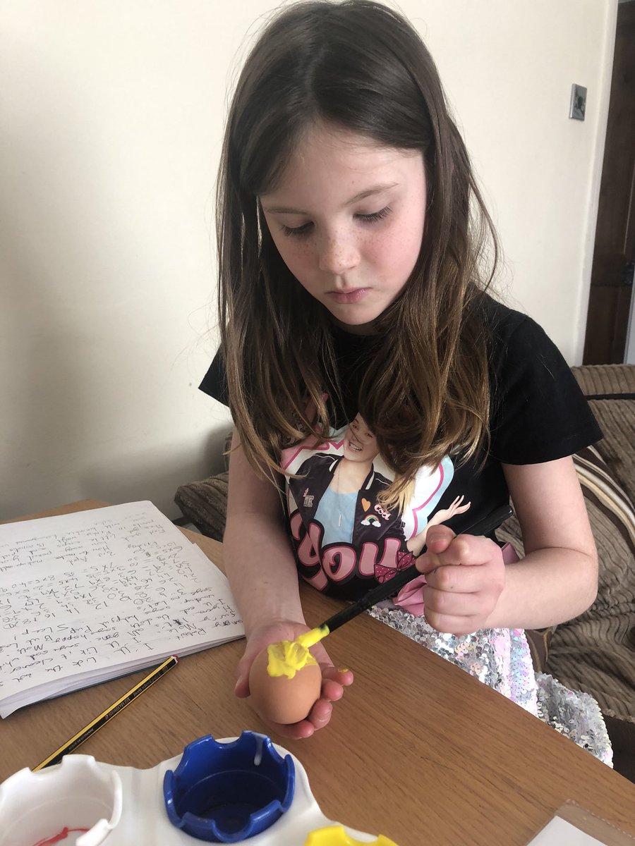 carrie23484's tweet photo. Elizabeth busy with her Easter activities, thank you @LittlemoorAcad for the extra work 😁 #crosseyedemoji #grumpydwarf https://t.co/XEzFCRI7r1