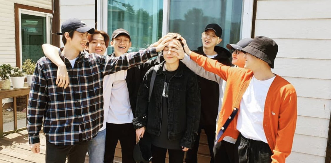 degrees_94's tweet photo. How many years have you been with EXO? 

It’s my 7th year with them 💕

#우리의_청춘_시대는_엑소라고_부른 #EXO8thAnniversary
#EXO #엑소 @weareoneEXO @B_hundred_Hyun @layzhang https://t.co/E4lFo0kzrg