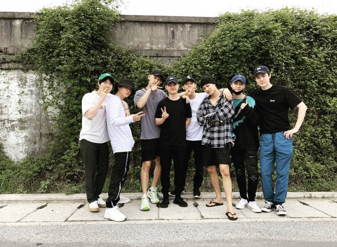 degrees_94's tweet photo. How many years have you been with EXO? 

It’s my 7th year with them 💕

#우리의_청춘_시대는_엑소라고_부른 #EXO8thAnniversary
#EXO #엑소 @weareoneEXO @B_hundred_Hyun @layzhang https://t.co/E4lFo0kzrg