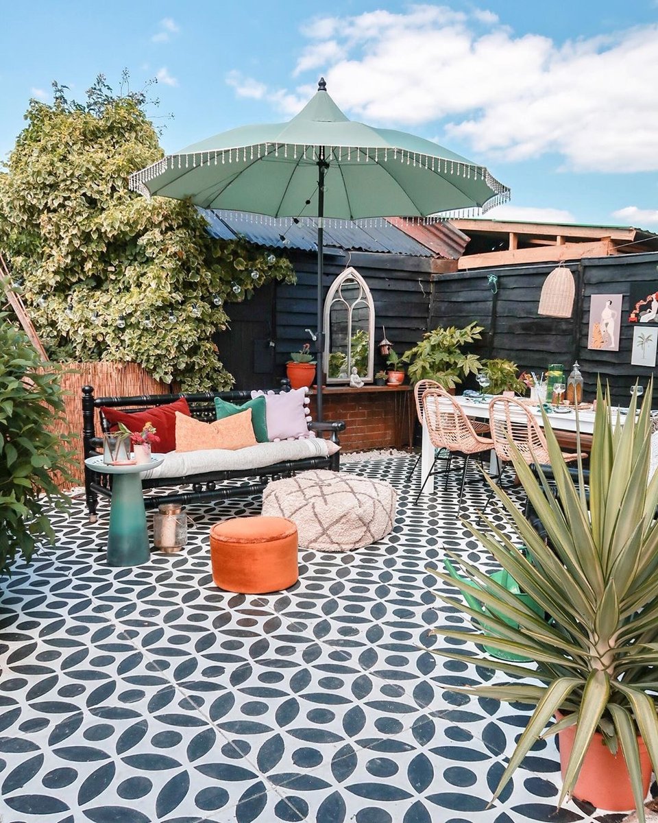 wanderpotsocial's tweet photo. It's all about the backyard decor these days 💚🌳 More inspo to follow 🤓
📸 @IamHayleyStuart
#WanderPot #PlantLover #UrbanJungle #GreenYourFeed #GreenOnGreen #Jungalow #PlantsinDecor #HousePlants #JungalowStyle #PauseWithPlants #MyWildernis https://t.co/ApRONhPu3j