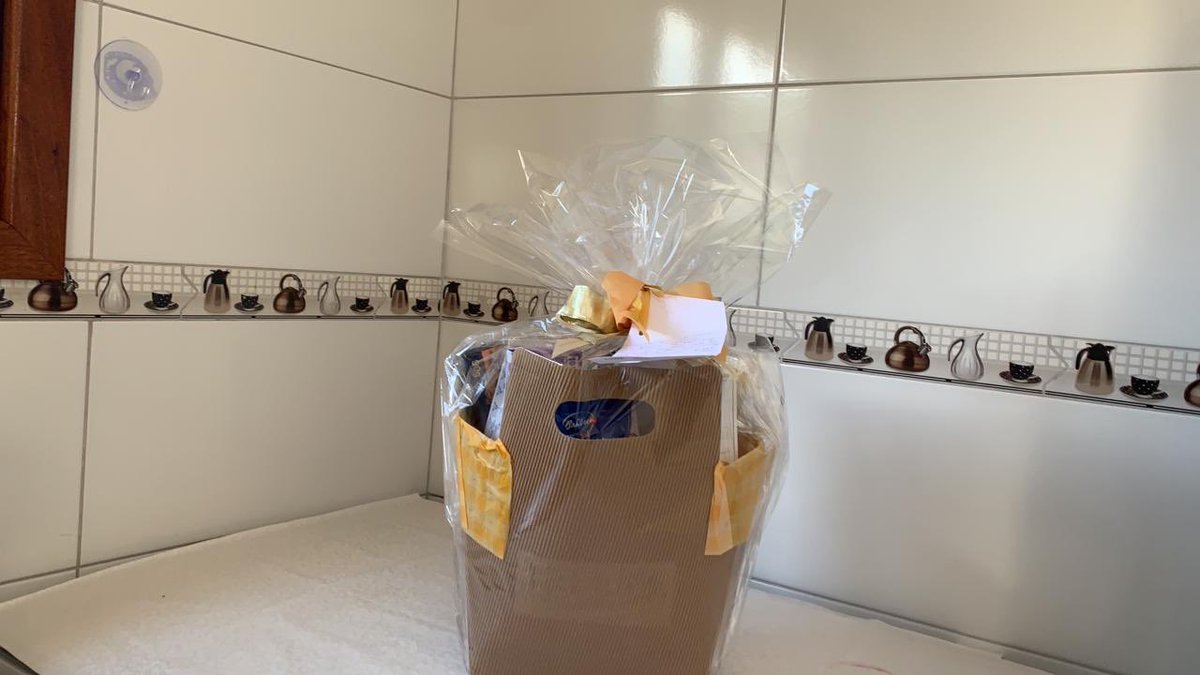 magoolation's tweet photo. Thank you ⁦@JamesMontemagno⁩  and all the ⁦@xamarinhq⁩  team   I loved the surprise. I guess it’s delicious as developing awesome native iOS and Android apps using Xamarin. #followthatmonkey https://t.co/jWvUwUkqzR