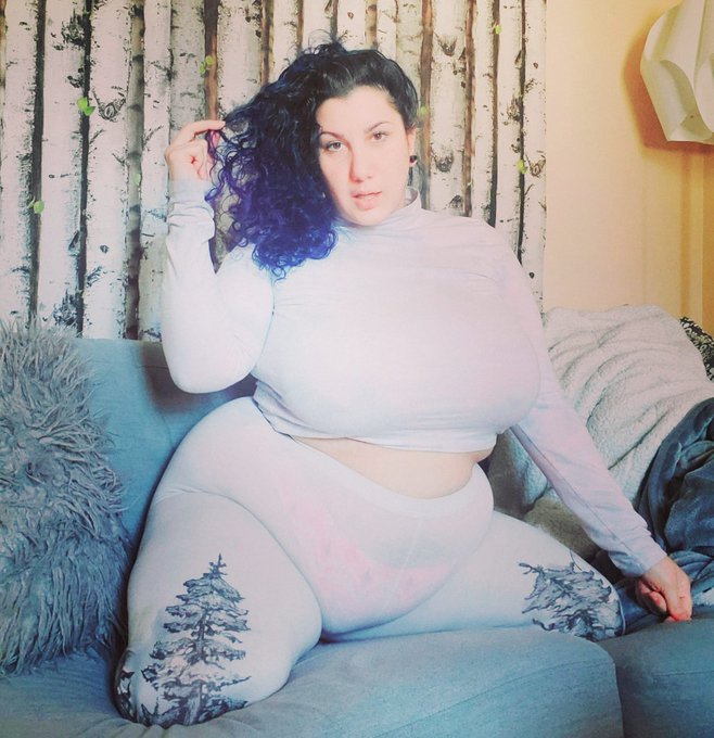 Couch day. #QuarantineLife #QuarantineDiaries https://t.co/MB9h6UeaUE<a href="/tag/quarantinelife"class="tags">#QuarantineLife</a><a href="/tag/quarantinediaries"class="tags">#QuarantineDiaries</a>