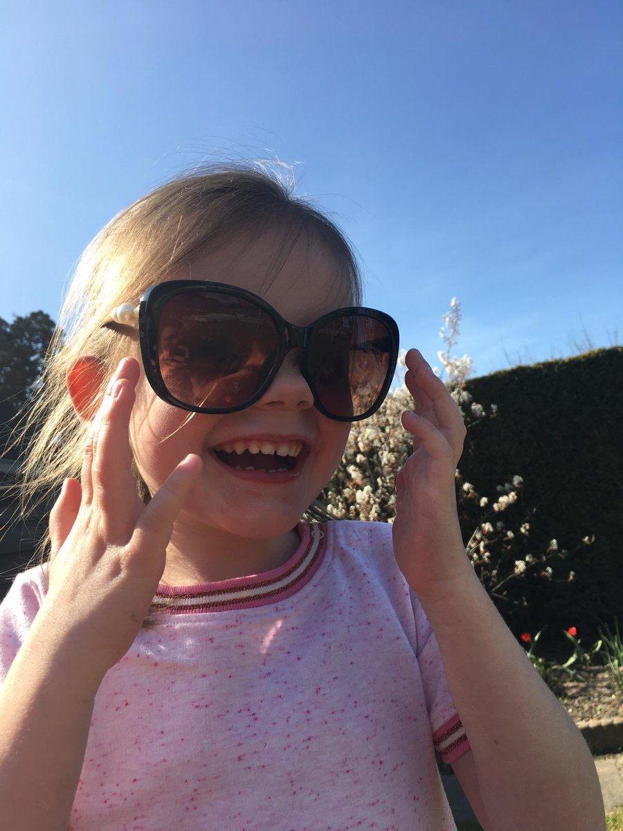 Gerard_Beek's tweet photo. Hier wordt ik blij van als je zulke foto’s uit eigen tuin krijgt terwijl je zelf op zolder zit te werken #thuiswerken #genietenvandezon https://t.co/8Cy9GUR2NM