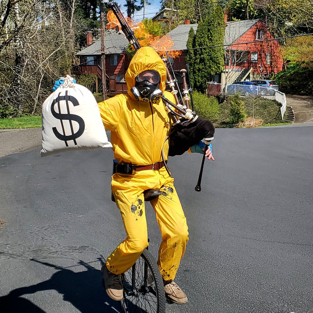 TheUnipiper's tweet photo. Know somebody who could use a little financial help?💰 @WeirdPDXUnited wants to #KeepWeirdAlive and is giving money to Portlanders in need who are making us smile with random acts of weirdness! Details below - Nominate today! 🌞 #givingback #pdx #portland
https://t.co/JtT4UTQm57 https://t.co/q27QOfOQkr