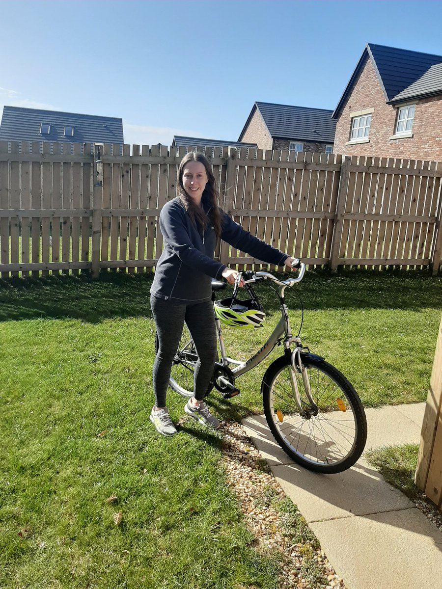 MissGWales's tweet photo. Loving this sunny weather 🌞 #HealthyHodgson #hodgsonAcademy #HodgsonAtHome #teamdragon https://t.co/jnQlVDfZMr
