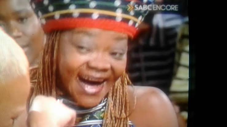 DJMPEX1's tweet photo. #VinoliaMashego #VMash she changed life of #Mzambia why aren't you commenting about v-msh? 80's drama series Diwile Magolego #SELLOMAAKEKANCUBE younger sister there. https://t.co/YT8hAzM7CW