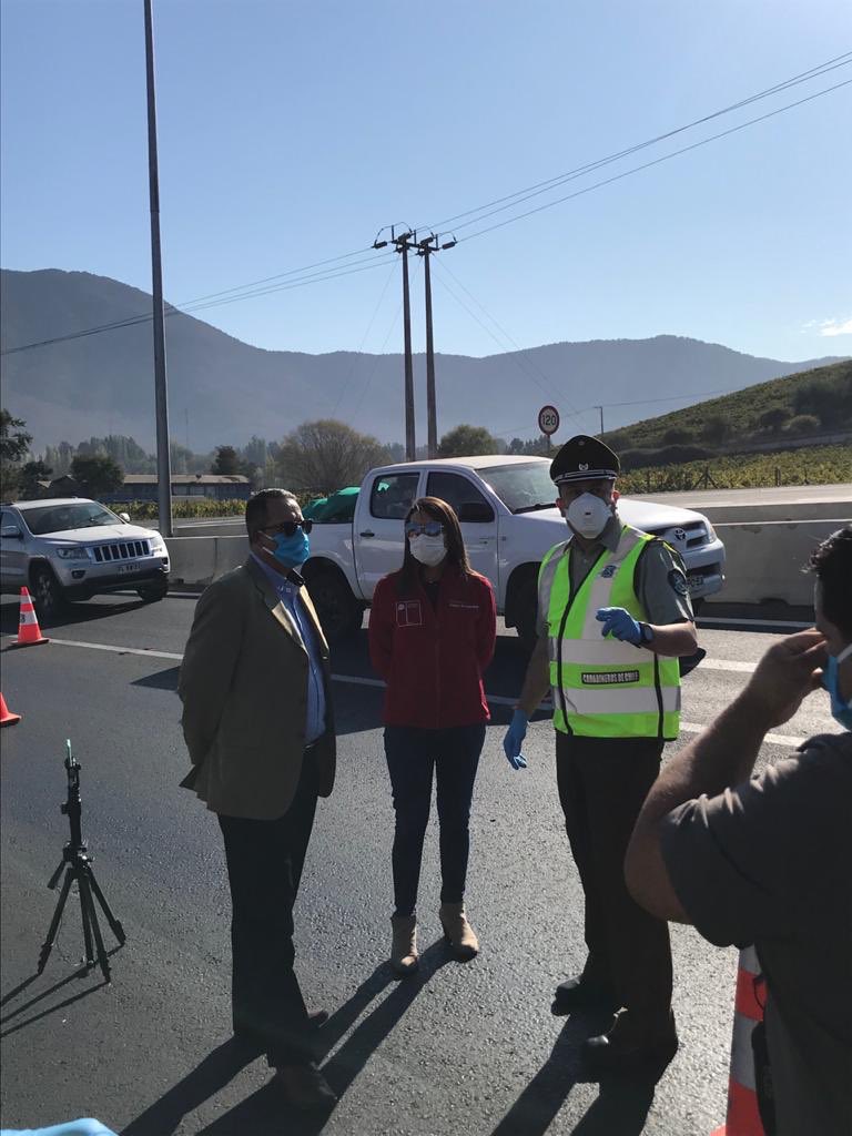 #Carabineros de la subcomisaria #Mostazal junto a <a href="/Ejercito_Chile/">Ejército de Chile</a> se encuentran realizando un control preventivo en el Cordón Sanitario de la ruta 5 sur km 57, límite regional, para evitar el ingreso de personas con coronavirus a la región. #QuedateEnCasa