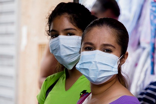 ¿Estarías de acuerdo que personas con síntomas de gripe usen mascarillas en espacio cerrados?