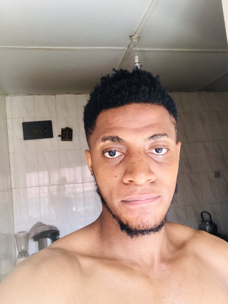 browniard's tweet image. Feeling lazy to bath😢😢 who cares to help??😁 #EffectofLockdown #istandpastorchris #rema #cameltoechallenge #drake