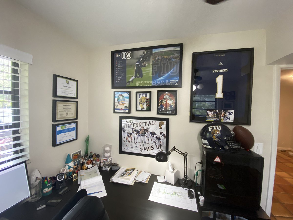 FIUalumni's tweet photo. What a view 😻 Check out our Panthers’ stylish working space! Looking to get your awesome work space featured on our page? Share a pic below, and make sure to use #PanthersConnect. https://t.co/uEviz3ghS4 https://t.co/OxPlzl8AZk