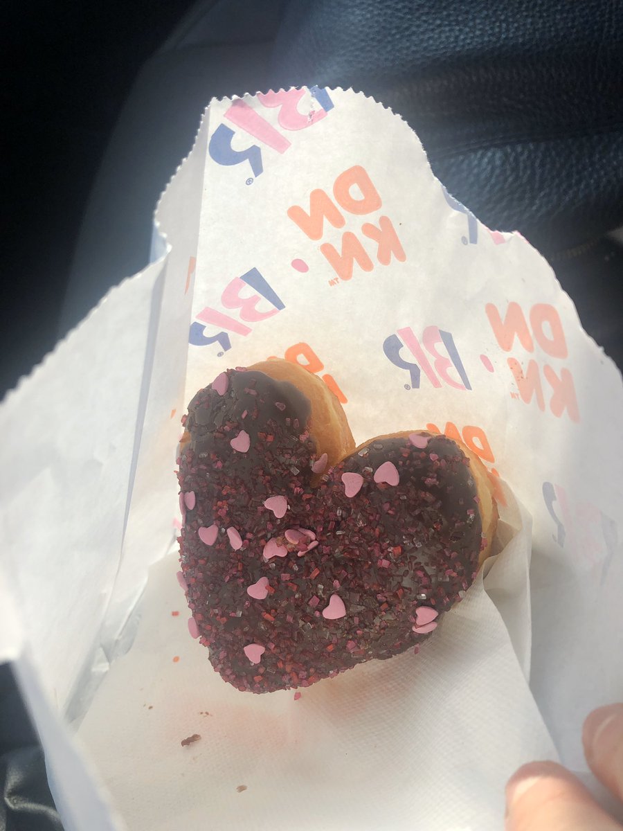 Feel so blessed to be employed by <a href="/ahsd25/">ArlingtonHeightsSD25</a> and LOVE how supportive our @ahsd25supt has been in these unprecedented times. Thanks for the pick me up this AM. <a href="/AHSD25Olive/">AHSD25Olive</a> #d25lovesdonuts #d25Itspersonal