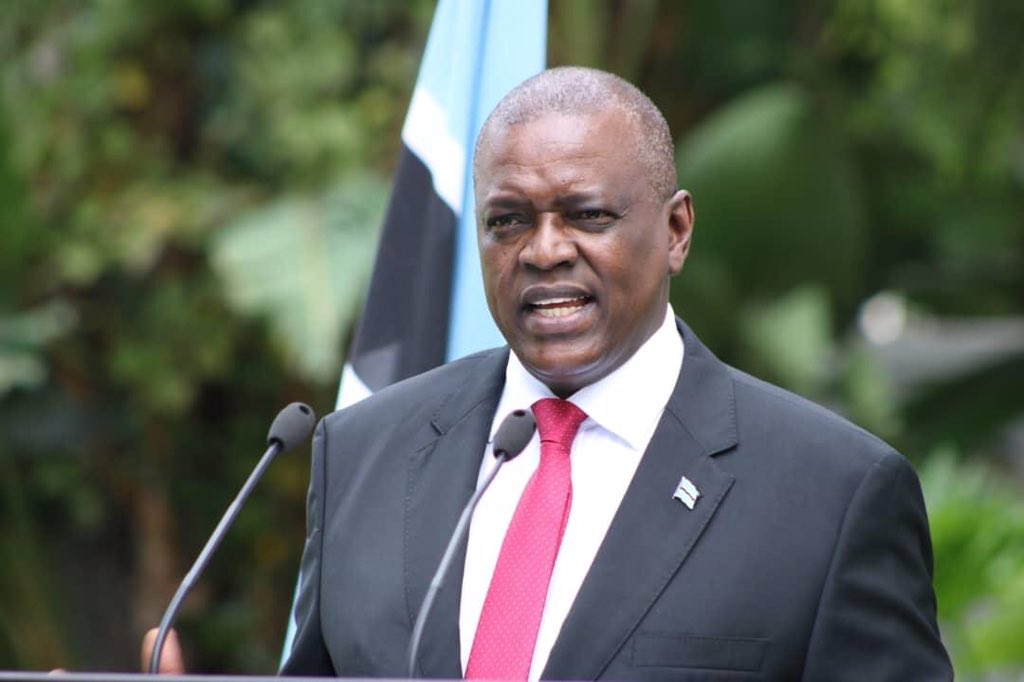 kuvuki's tweet photo. A President who engages the Press is a breath of fresh air. Please don’t argue with me. I have 10 years experience of not being engaged by a President. Thank you Pres @OfficialMasisi https://t.co/pT8xNWyW0r
