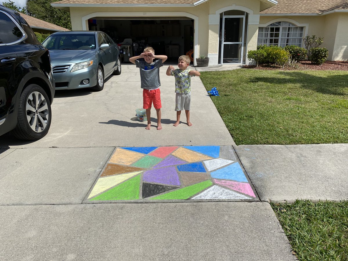 Art project ✔️ @awesomeaviators <a href="/VMEKinderKids/">💙🇺🇸❤️VME Kinder Kids❤️🇺🇸💙</a> <a href="/VMEPatriots/">Veterans Memorial Elementary</a> with a little tape help from <a href="/MDE_Stars/">MDE_Stars</a>