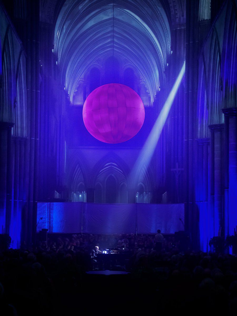 onecityonelight's tweet photo. Tonight is a special night! Look out your windows and you might catch glimpse of the super pink moon! The biggest full moon of 2020! #PinkMoon 

We're also live streaming our 18th episode of #behindthepiano - Join us here: 🤩https://t.co/eFmP9DU66k

#supermoon #supermoon2020 https://t.co/3vMJYiGqg3
