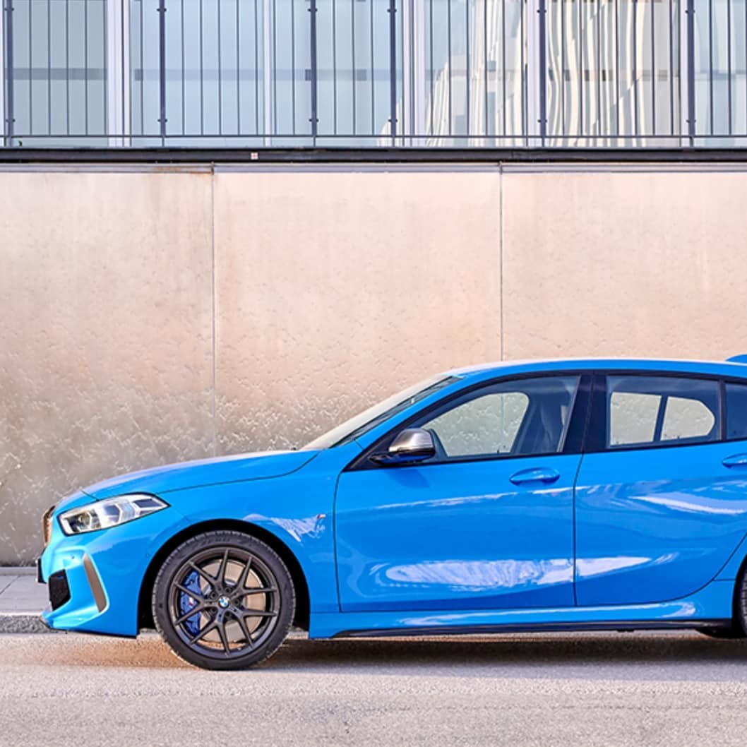 Sixt_Denmark's tweet photo. 🧡 Fem personer, fem døre, fem sæder, fem tusinde. Nu kan du køre @bmw uden at det skal koste en bondegård.

https://t.co/44WIhSySAi

#billeasing
#minilease
#biludlejning
#bmw
#bmw118i
#hatchback
#samsung
#smartphone
#sixtmoments
#sixtstation
#sixtnordic
#sixtdk https://t.co/h1mWjlnxk5
