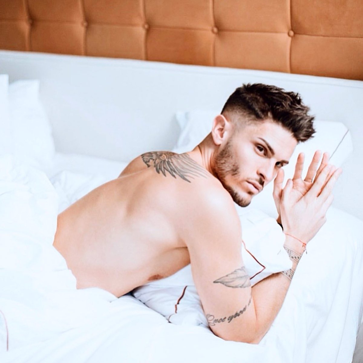 AdamBOfficial's tweet photo. When will this isolation end, it's a good thing my kids, my wife the things I love most are able to be in this isolation with me because without them I'd be a bored mess. https://t.co/qs6vjVD4Vv