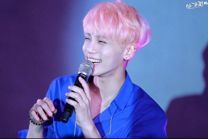 shika_5shinee's tweet photo. ジョンヒョンセンイルチュッカヘ✨
ずっと大好きです

 #4월의_종현이는_언제나_빛이나
 #HappyJonghyunDay 
 #SHINee #Jonghyun https://t.co/tquJ2nfZbH